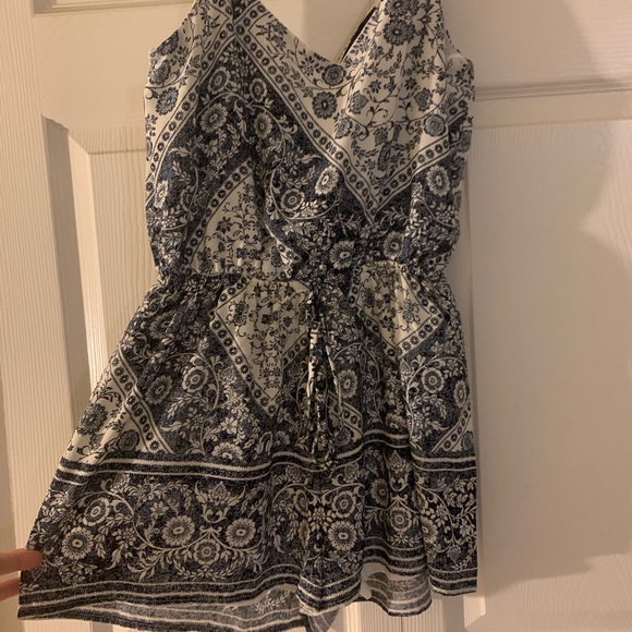 Navy Blue & White Romper - Picture 4 of 4